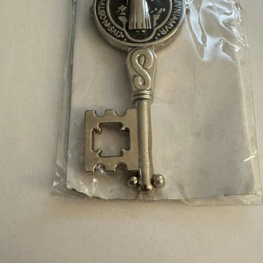 Saint St Benedict Key Ring Keychain‎ Silver Tone Religious Key Shaped Charm